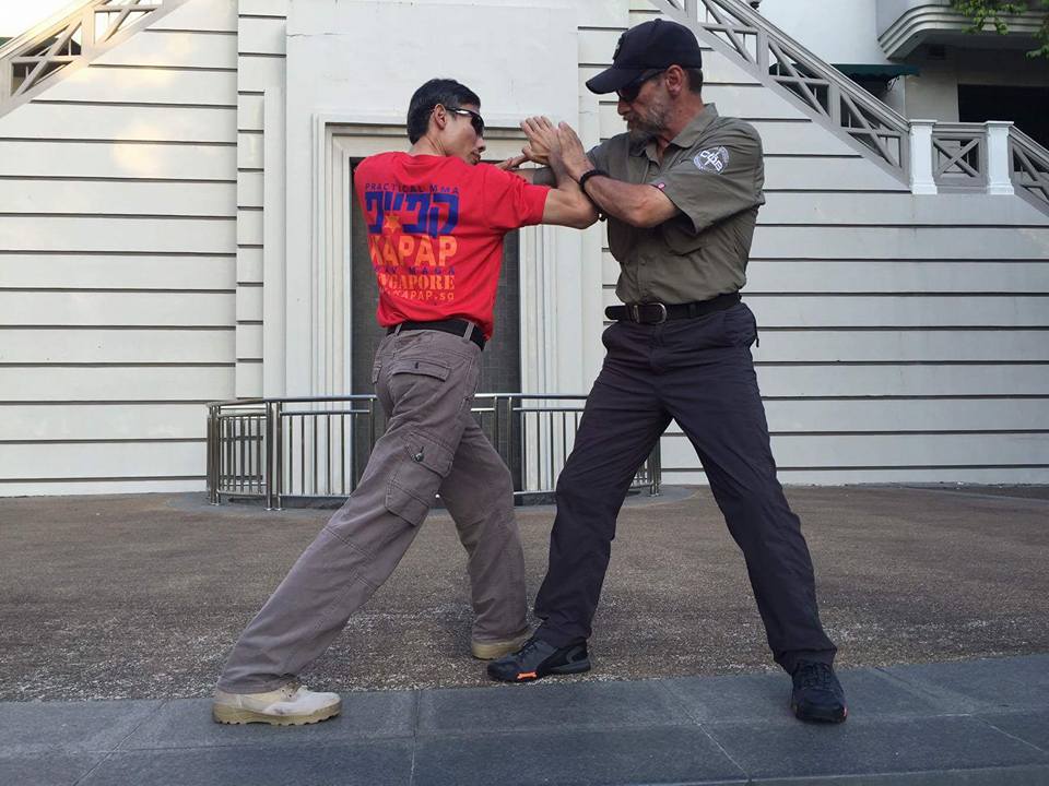 Kapap Krav Maga instructor Avi Nardia demonstrates escrima stick-fighting –  Stock Editorial Photo © guruxox #315081816